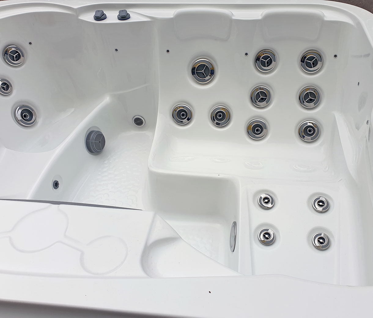 Гидромассажный спа-бассейн JNJ Spas Elegant Vegas SPA-355 / Выставочный образец (рис.10) Гидромассажный спа-бассейн JNJ Spas Elegant Vegas SPA-355 / Выставочный образец (рис.10)